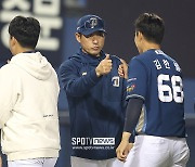 [포토S] 강인권, '선수들 향해 엄지 척!'