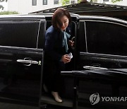 '김봉현 정치자금 수수 혐의' 이수진 공판 출석