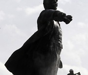 RUSSIA LENIN MONUMENT