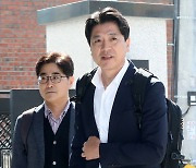 '천공 의혹' 경찰 출석한 부승찬 전 대변인