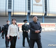 '백두혈통' 손에 든 성냥갑…김여정의 '재떨이 수행' 연상시킨 김주애 모습