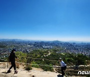 티 없이 맑은 하늘