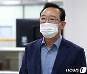 송철호 전 울산시장 "뇌물 준 중고차매매업자와 만난 기억 없다"