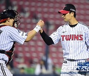 1:5→7:5 역전승. 공동 1위 등극한 염갈량 "중요한 경기, 문보경 결정적 한방, 깔끔한 마무리... 경기내용 좋았다"[잠실 코멘트]