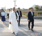 이건희 기증관 송현동 부지 돌아보는 천공