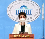 '작심 비판' 이언주 "윤석열 정부 동맹과 호구 구분 못 해"