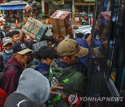 인니 최대 명절 '르바란' 맞아 귀향하는 시민들