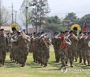 행진하는 주한미군 군악대