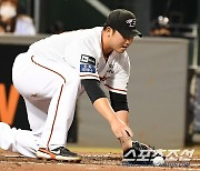 [포토] 김민우 '뼈아픈 폭투'