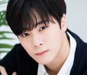 "항상 팬들을 생각하던 멤버"…'아스트로', 문빈 죽음 애도