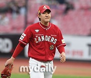 [MD포토] 교체가 아쉬운 SSG 송영진