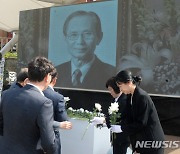 "부끄럽게 살지 말자"…1세대 인권변호사 한승헌 1주기 추모식