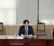 금융위 "CEO 성과급 개선 소급적용, 법제처와 논의"[일문일답]