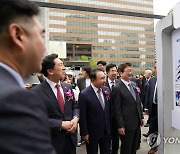 한국보도사진전 개막식 참석한 김기현 대표