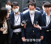 [포토] ‘민주당 돈봉투 의혹’ 핵심 강래구, 영장심사 출석