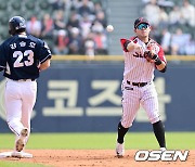 '대체 유격수 만점 활약' 김민성, 오른쪽 내전근 근육통으로 교체 [오!쎈 대전]