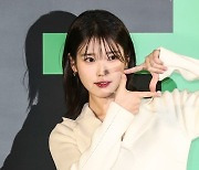 “1급 ‘문화간첩’ 아이유, 문재인과 한팀” 황당 ‘찌라시’ 등장