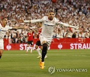 '와르르 무너진' 맨유, 세비야 원정 0-3 참패→1무 1패로 4강행 좌절 [UEL 리뷰]