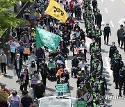 "이동권 보장하라"…행진하는 장애인단체