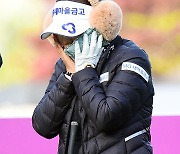 [MD포토] 핫팩으로 얼굴 감싸는 김리안 '너무 춥다'