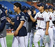 주말시리즈 먼저 웃은 두산…돌아온 김광현 '역투'