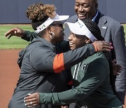 APTOPIX Black Coaches Milestone Softball