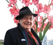 (FILE) AUSTRALIA BARRY HUMPHRIES OBIT