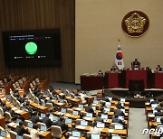 "이전 지역 신청" vs "획기적 지원책"…'광주 군공항' 미묘한 입장차