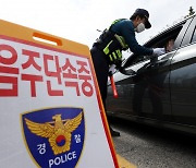 음주측정 후 정상 나오자 “무릎 꿇어!”…경찰 멱살 잡은 50대 女공무원