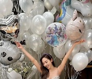 제시카, 파격적인 가슴 노출 드레스… 35번째 생일 파티! [★SHOT!]