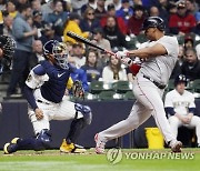 Red Sox Brewers Baseball