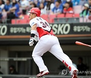 KBO 최다 465개 2루타 터뜨리는 최형우