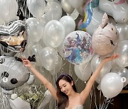 '타일러 권♥' 제시카, 치명 섹시미 발산하며 화려한 생일파티..감사합니다