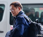 [뉴스1 PICK] 귀국길 오른 송영길 “송구한 마음”…이재명 회동 계획엔 '침묵'