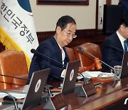 의사봉 두드리는 한덕수 총리