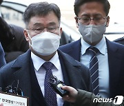 대장동 수익 390억 은닉 돕고 증거 훼손…김만배 공범 무더기 기소