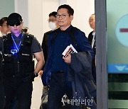 '돈봉투 모르쇠' 송영길…귀국길서 "어떤 일 당해도 도망가지 않겠다"