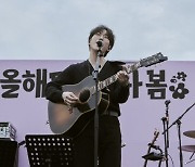 '올해도 글렀나봄', 특색 있는 무대 선사…'역대급 관객 운집'