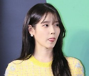 [포토] 아이유. '더 어려 보이는 외모'