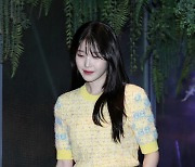 [포토] 아이유 '봄이 입장하네'