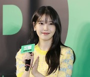 [포토] 아이유 '기분 좋은 미소'