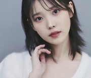 아이유, 故 문빈 비보에 "아플 때 아프다 얘기하기" [인터뷰]