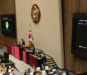 기업 실적 악화, 나빠진 재정… 법인세율 인하 '딜레마'