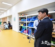 특수학교 현장 살펴보는 이주호 부총리