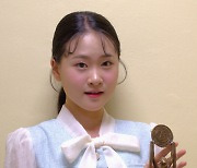 김다현, ‘대한민국 연예예술상’ 트로피 인증 “기분 좋아요”