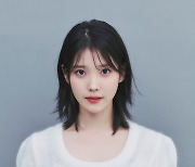 아이유, 故문빈 애도 "아픔이 자연스럽게 받아들여지는..." [엑's 인터뷰①]