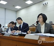 의원질의 답하는 오유경 식품의약품안전처장