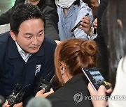 전세사기 피해자와 대화하는 원희룡 장관