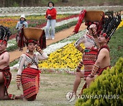 화순고인돌 축제장의 필리핀 공연단