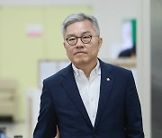 최강욱 의원 증인 출석